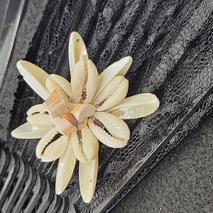 Vintage Beautiful Shell Brooch